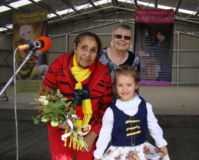 Front: A young Lajkonik dancer presenting flowers to Aunty Rae; back: Ernestyna Skurjat-Kozek