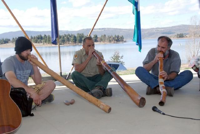 Didgeridoo players; on right: Peter Swaine